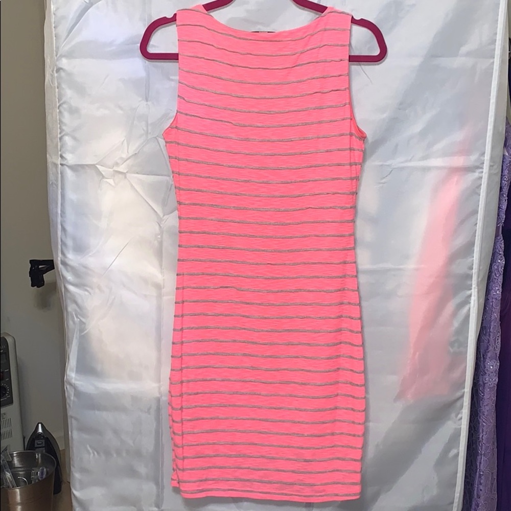 Pink tight dress - Picture 3 of 5